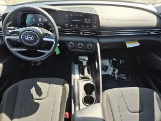 Hyundai ELANTRA 2025 SE Sedán 4p