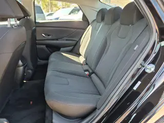 Hyundai ELANTRA 2025 SE Sedán 4p