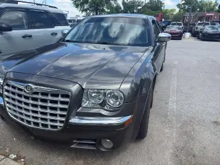 Chrysler 300 2010 C HEMI 4dr Sedan