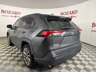 Toyota RAV4 2021 XLE Premium 4p SUV