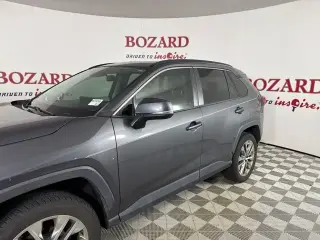 Toyota RAV4 2021 XLE Premium 4p SUV