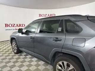 Toyota RAV4 2021 XLE Premium 4p SUV