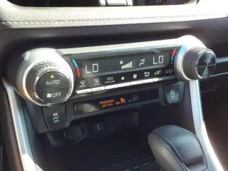 Toyota RAV4 2022 tracción en todas las ruedas XLE 4p SUV