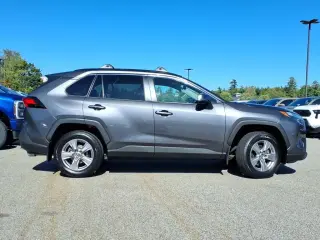 Toyota RAV4 2022 tracción en todas las ruedas XLE 4p SUV