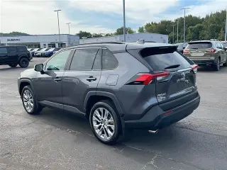 Toyota RAV4 2024 AWD XLE Premium SUV 4p
