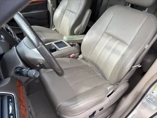 Chrysler País y Ciudad 2015 Touring 4dr Mini-Van
