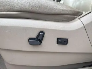 Chrysler País y Ciudad 2015 Touring 4dr Mini-Van