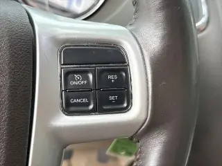 Chrysler País y Ciudad 2015 Touring 4dr Mini-Van