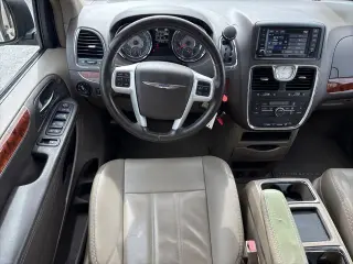 Chrysler País y Ciudad 2015 Touring 4dr Mini-Van
