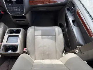 Chrysler País y Ciudad 2015 Touring 4dr Mini-Van
