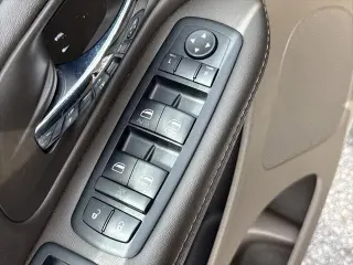 Chrysler País y Ciudad 2015 Touring 4dr Mini-Van