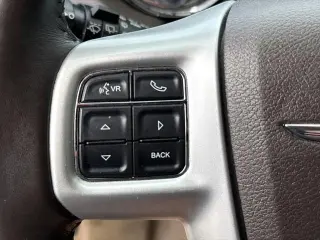 Chrysler País y Ciudad 2015 Touring 4dr Mini-Van
