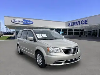 Chrysler País y Ciudad 2015 Touring 4dr Mini-Van
