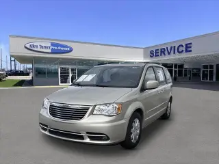 Chrysler País y Ciudad 2015 Touring 4dr Mini-Van