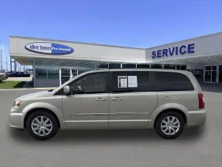 Chrysler País y Ciudad 2015 Touring 4dr Mini-Van