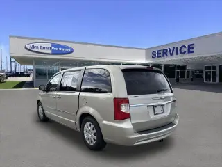 Chrysler País y Ciudad 2015 Touring 4dr Mini-Van