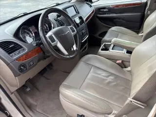 Chrysler País y Ciudad 2015 Touring 4dr Mini-Van