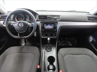 Volkswagen Passat 2018 2.0T S 4p Sedana