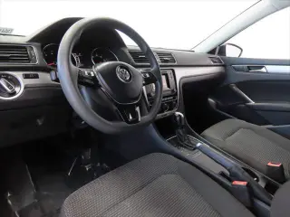 Volkswagen Passat 2018 2.0T S 4p Sedana