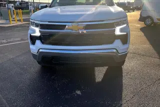 Chevrolet Silverado 1500 2023 4x4 LT 4dr Cabin Doble Doble 6.6 ft. SB con 2FL