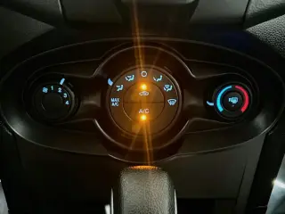 Ford Fiesta 2017 S 4dr Sedán
