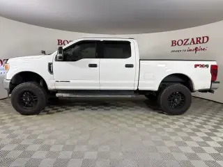 Ford F-250 Super Duty 2020 4x4 XLT 4p. Cabina de Tripulacion de 8 ft. Camion de Carrito