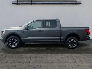 Ford F-150 Lightning 2023 4x4 XLT 4p SuperCab 5.5 ft. SB