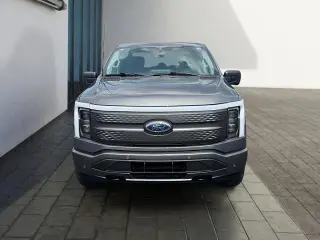 Ford F-150 Lightning 2023 4x4 XLT 4p SuperCab 5.5 ft. SB