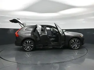 Volvo XC60 2023 AWD B5 Ultimate Bright Theme 4dr SUV