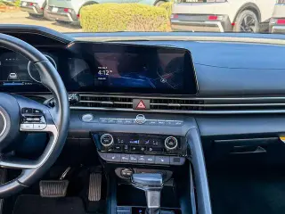 Hyundai ELANTRA 2025 SEL Conveniencia 4p Sedan