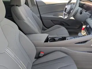 Hyundai ELANTRA 2025 SEL Conveniencia 4p Sedan