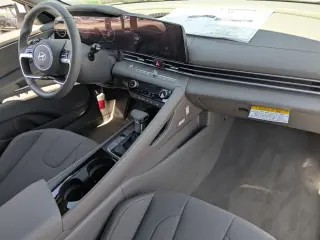 Hyundai ELANTRA 2025 SEL Conveniencia 4p Sedan