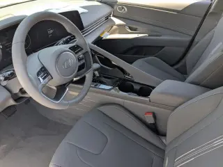 Hyundai ELANTRA 2025 SEL Conveniencia 4p Sedan