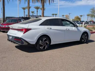 Hyundai ELANTRA 2025 SEL Conveniencia 4p Sedan