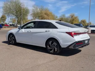 Hyundai ELANTRA 2025 SEL Conveniencia 4p Sedan