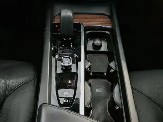 Volvo XC60 2024 AWD B5 Plus Tema Oscuro 4p SUV