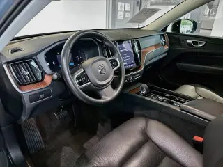 Volvo XC60 2024 AWD B5 Plus Tema Oscuro 4p SUV
