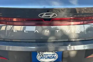 Hyundai ELANTRA 2024 SEL 4p Sedan