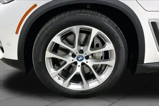 BMW X5 2023 tracción total xDrive45e 4p. Vehículo deportivo de actividad