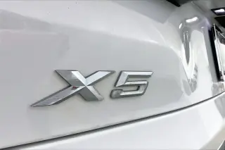 BMW X5 2023 tracción total xDrive45e 4p. Vehículo deportivo de actividad