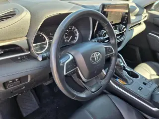 Toyota Highlander 2023 L 4dr SUV