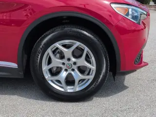 Alfa Romeo Stelvio 2020, versión Base, crossover de 4 puertas