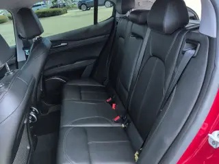 Alfa Romeo Stelvio 2020, versión Base, crossover de 4 puertas