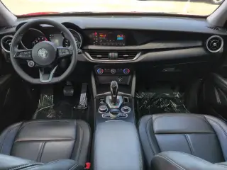 Alfa Romeo Stelvio 2020, versión Base, crossover de 4 puertas