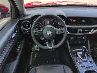 Alfa Romeo Stelvio 2020, versión Base, crossover de 4 puertas