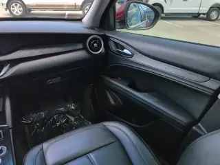 Alfa Romeo Stelvio 2020, versión Base, crossover de 4 puertas