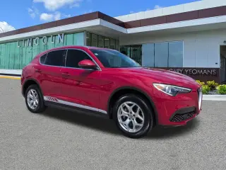 Alfa Romeo Stelvio 2020, versión Base, crossover de 4 puertas