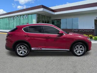 Alfa Romeo Stelvio 2020, versión Base, crossover de 4 puertas