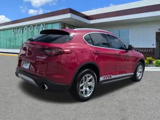 Alfa Romeo Stelvio 2020, versión Base, crossover de 4 puertas