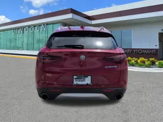 Alfa Romeo Stelvio 2020, versión Base, crossover de 4 puertas
